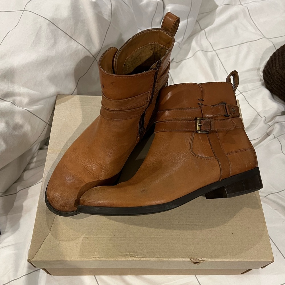 Clarks Pita Austin Bootie, dark tan leather, size 6.5